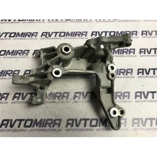 Кронштейн генератора Peugeot 308 1.6BlueHDI 2013-2021 9804121180